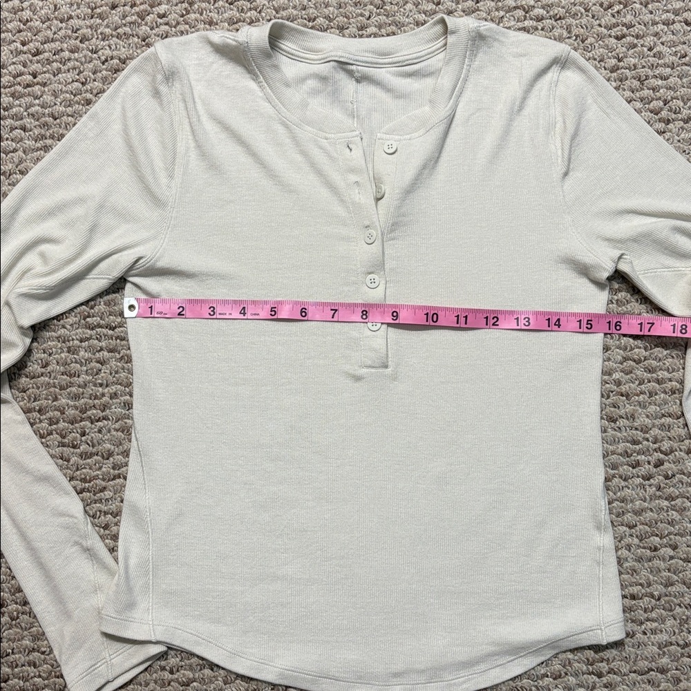 Hold Tight Curved Hem cropped Henley-bone - Picture 3 of 7